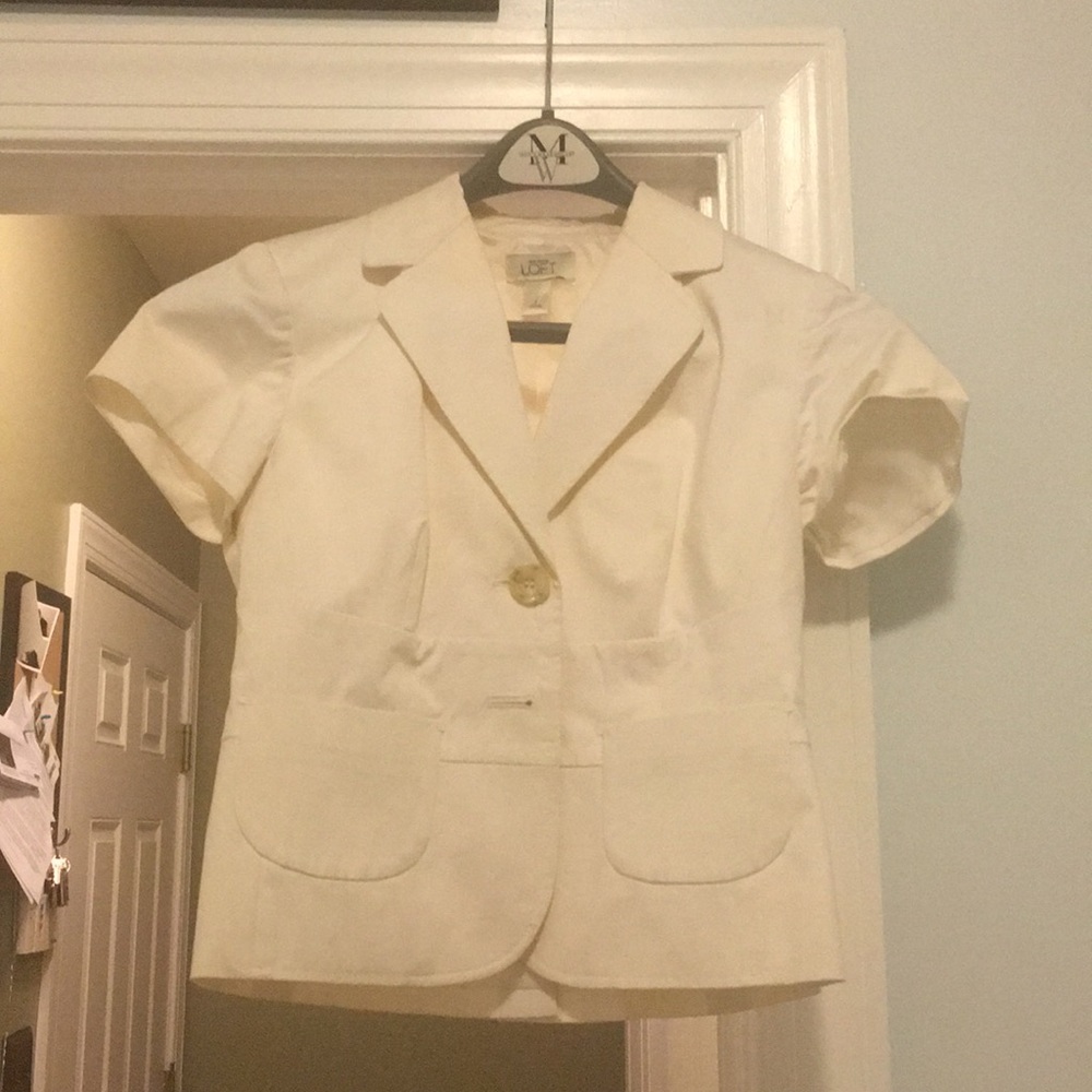 Anne Taylor loft size 4 short sleeve white blazer